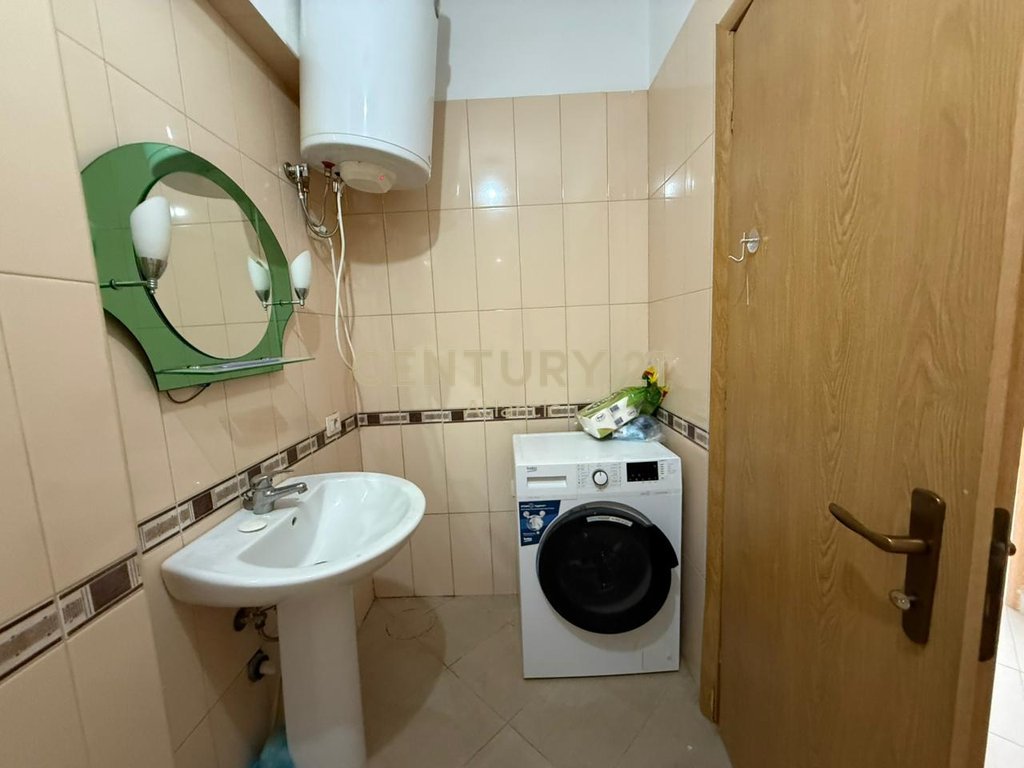 Jepet me qira apartament 2+1 me pamje deti ,Plazh Stacioni i parë, Durrës!