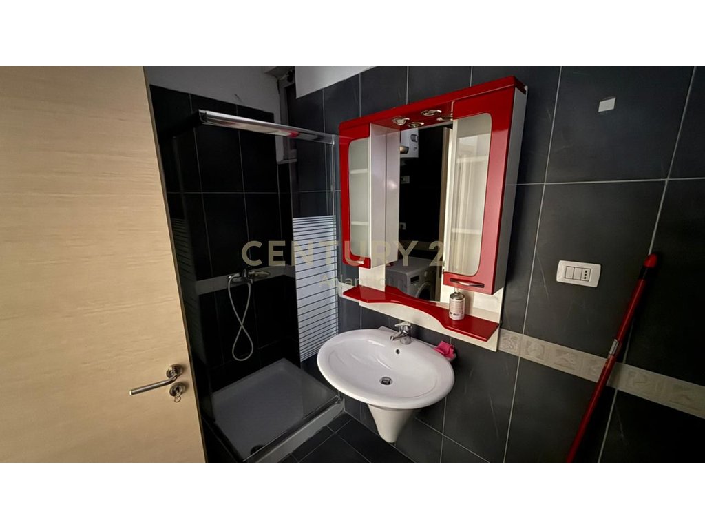 Apartament 1+1 Me Qira në Plazh Stacioni i parë, Durrës - 400€ | 65 m²