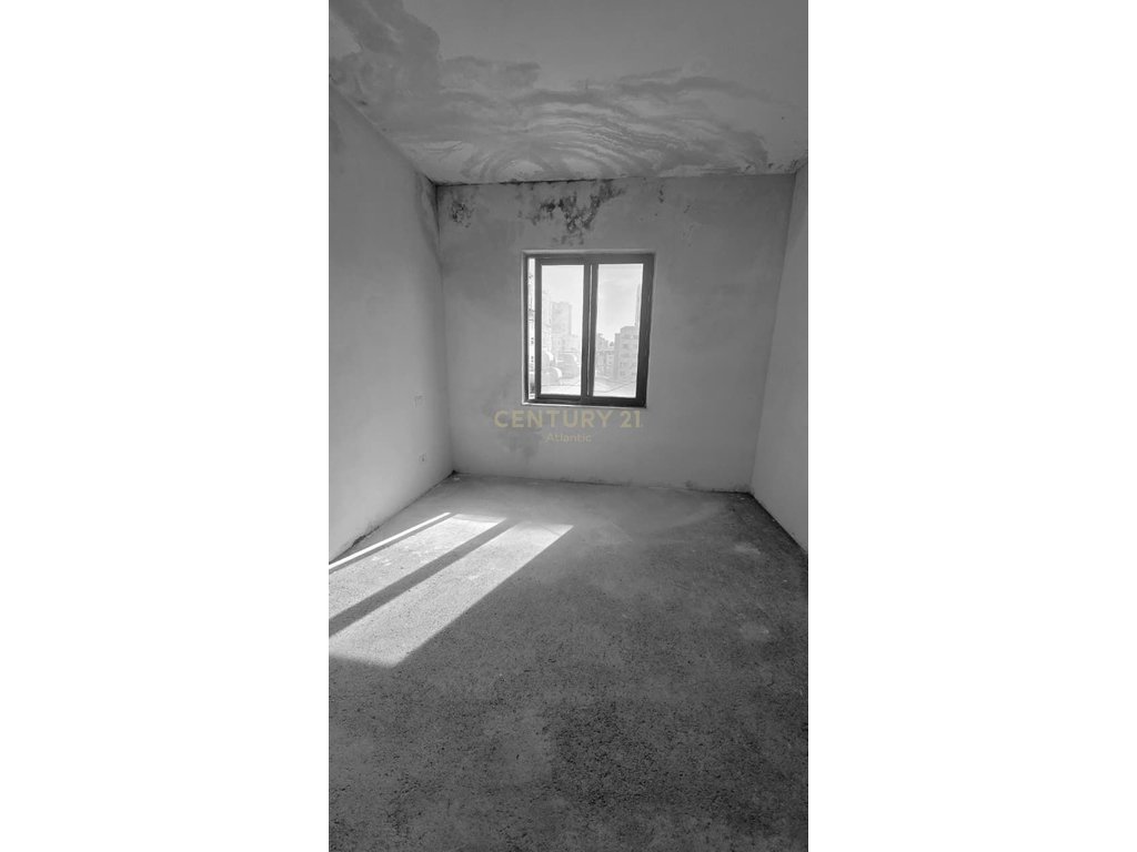 APARTMENT 6+2 FOR SALE Aleksander Goga Street, Durrës