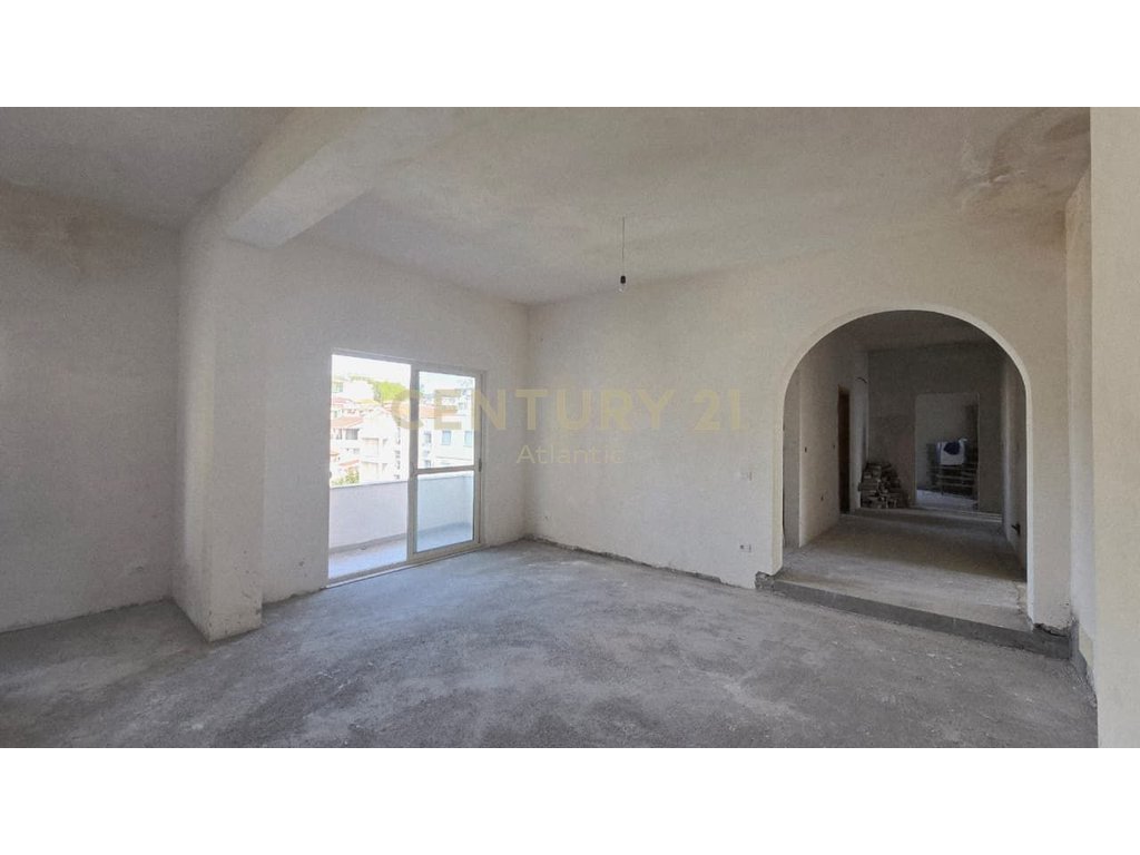 APARTMENT 6+2 FOR SALE Aleksander Goga Street, Durrës