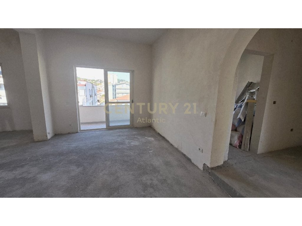 APARTMENT 6+2 FOR SALE Aleksander Goga Street, Durrës