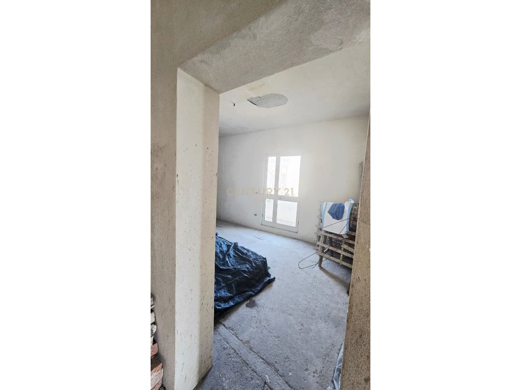 APARTMENT 6+2 FOR SALE Aleksander Goga Street, Durrës