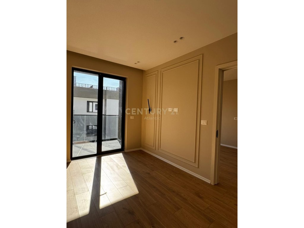 1+1 Apartment For Sale in Mali i Robit.