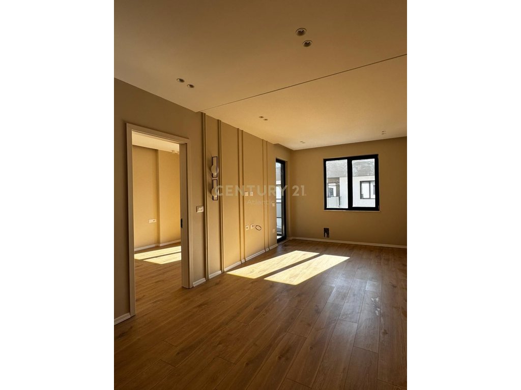 1+1 Apartment For Sale in Mali i Robit.