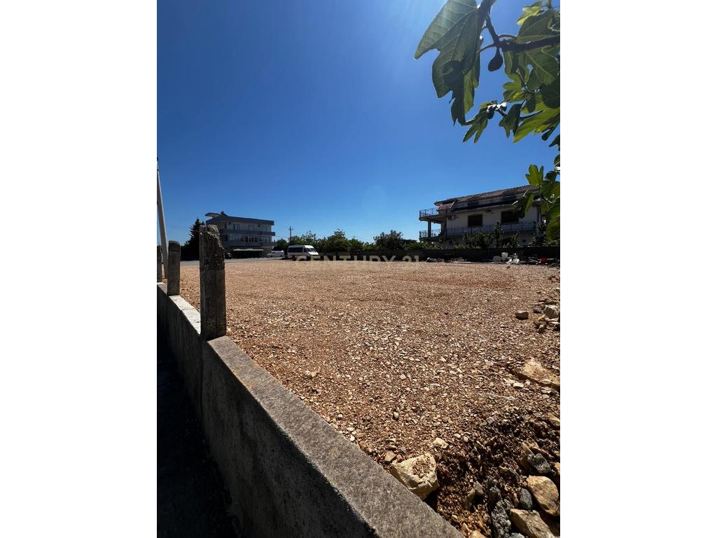 Land 1+1 For Rent in Fllake, 1km from the main road 550
