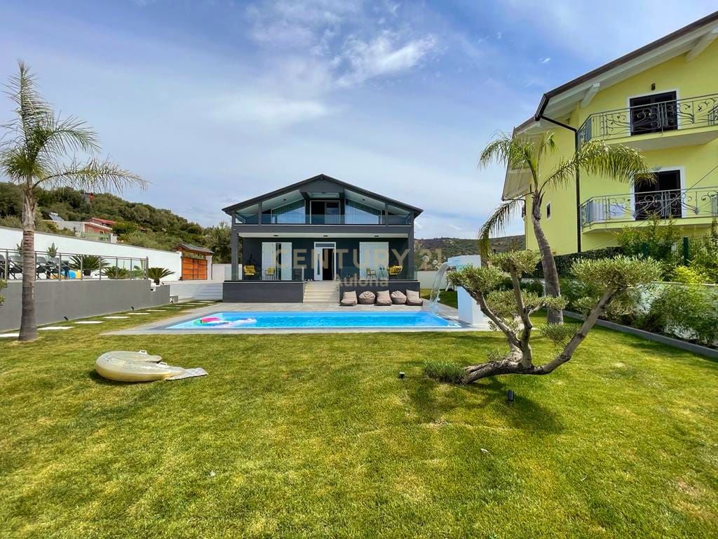 Vila moderne për shitje në Vlorë, pranë Rrugës "4 Heronjtë"