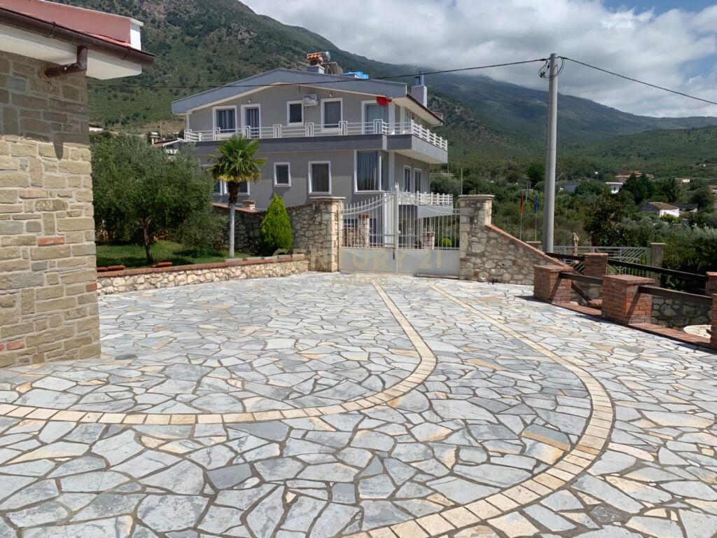 VILLA FOR SALE IN TRAGJA