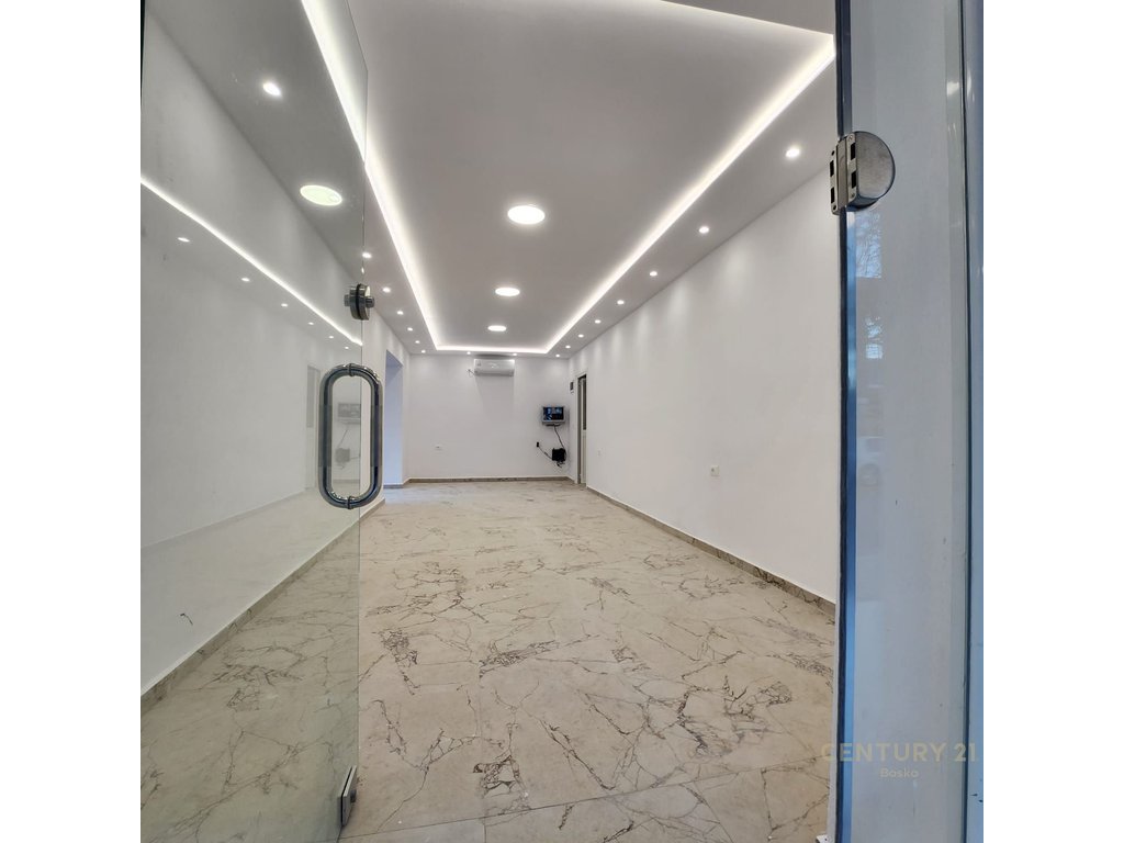 Commercial Space for Sale in Zone 21 Dhjetori