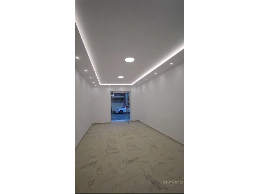 Commercial Space for Sale in Zone 21 Dhjetori