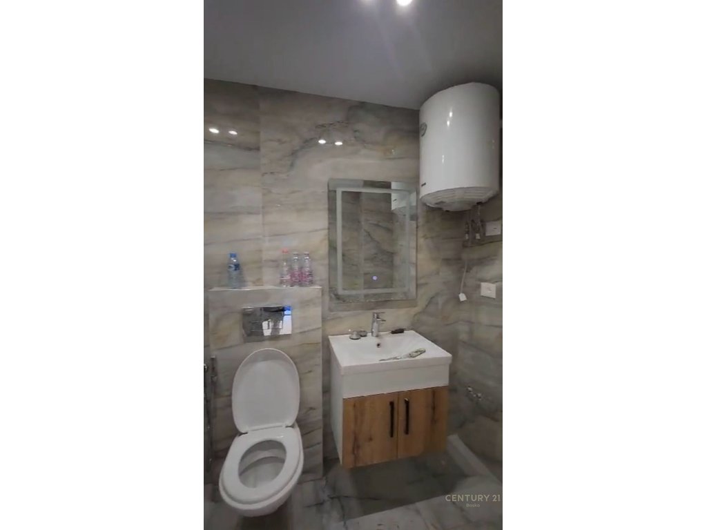 Commercial Space for Sale in Zone 21 Dhjetori