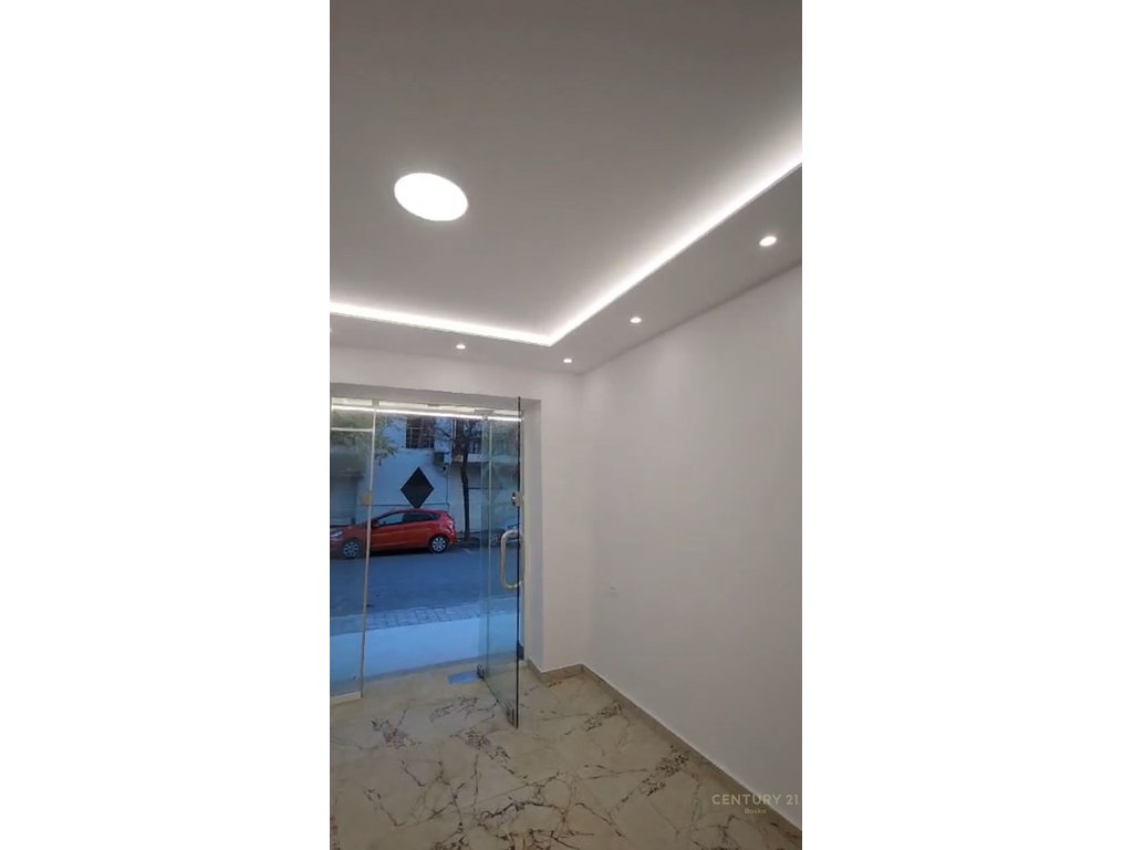 Commercial Space for Sale in Zone 21 Dhjetori