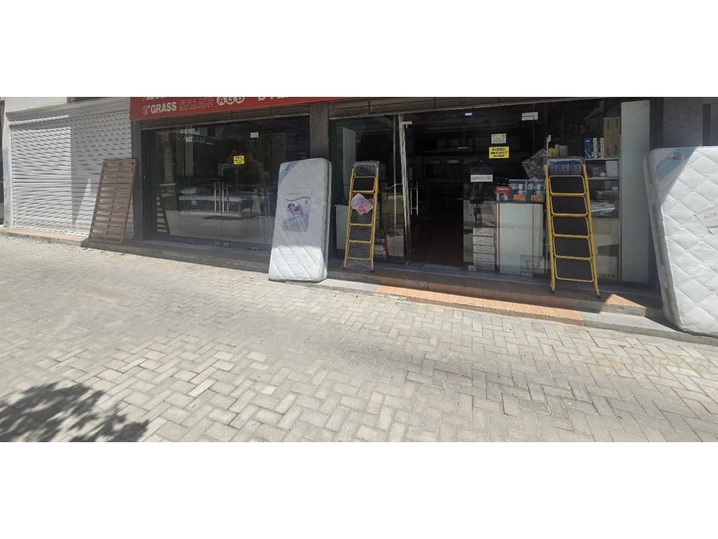 Commercial space for sale in Fier