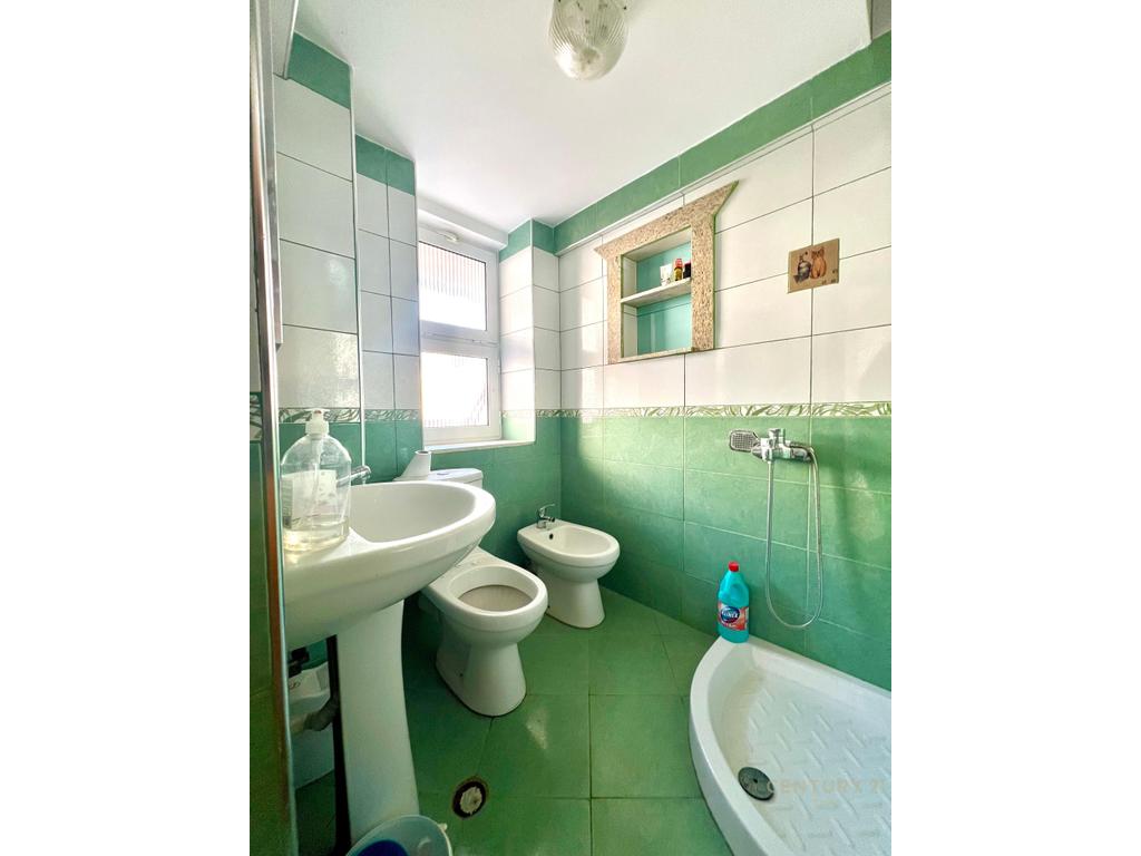 Fier, business unit for sale (clinic)