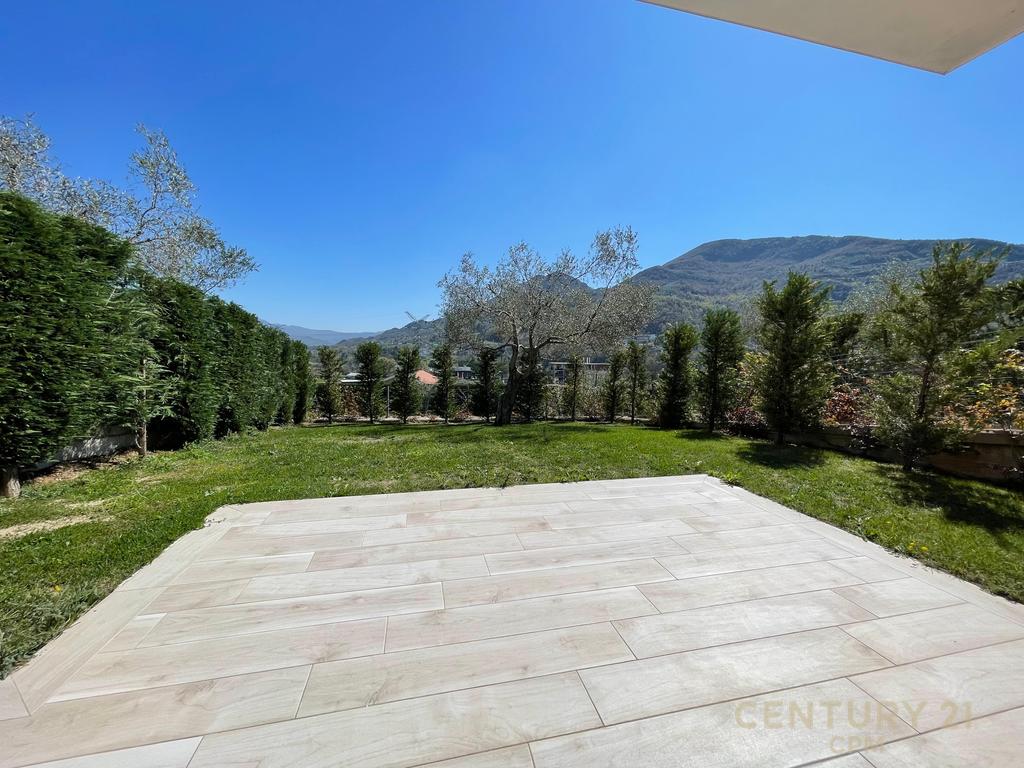 VILLA FOR RENT IN OLIVE GROVE!
