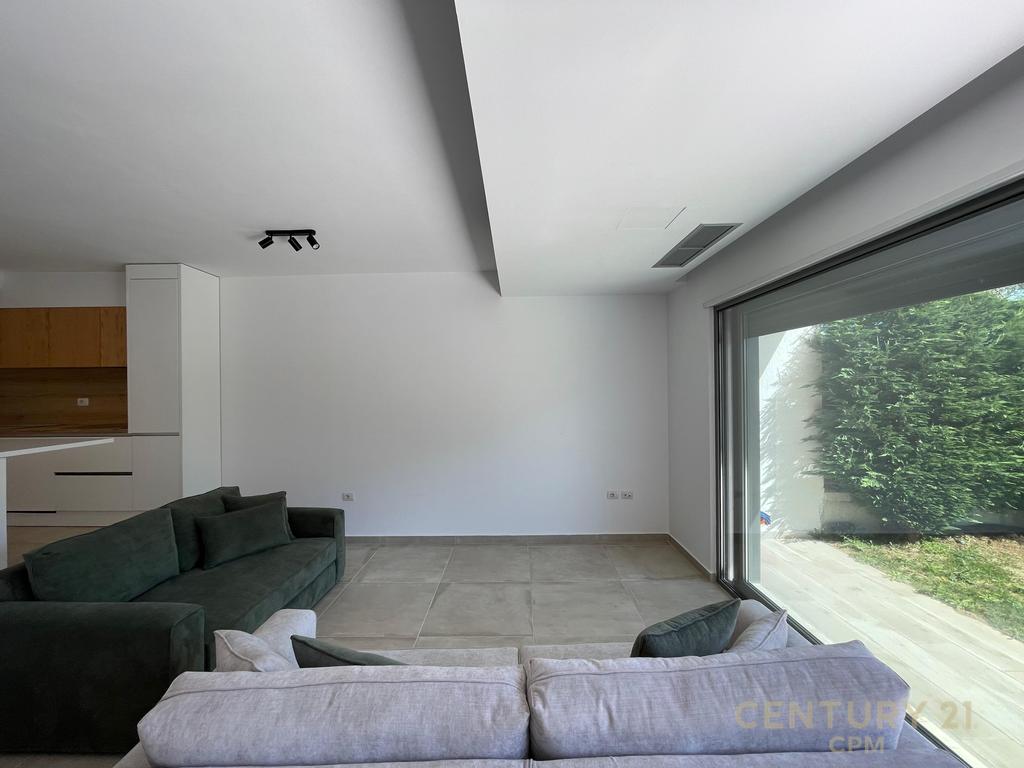 VILLA FOR RENT IN OLIVE GROVE!