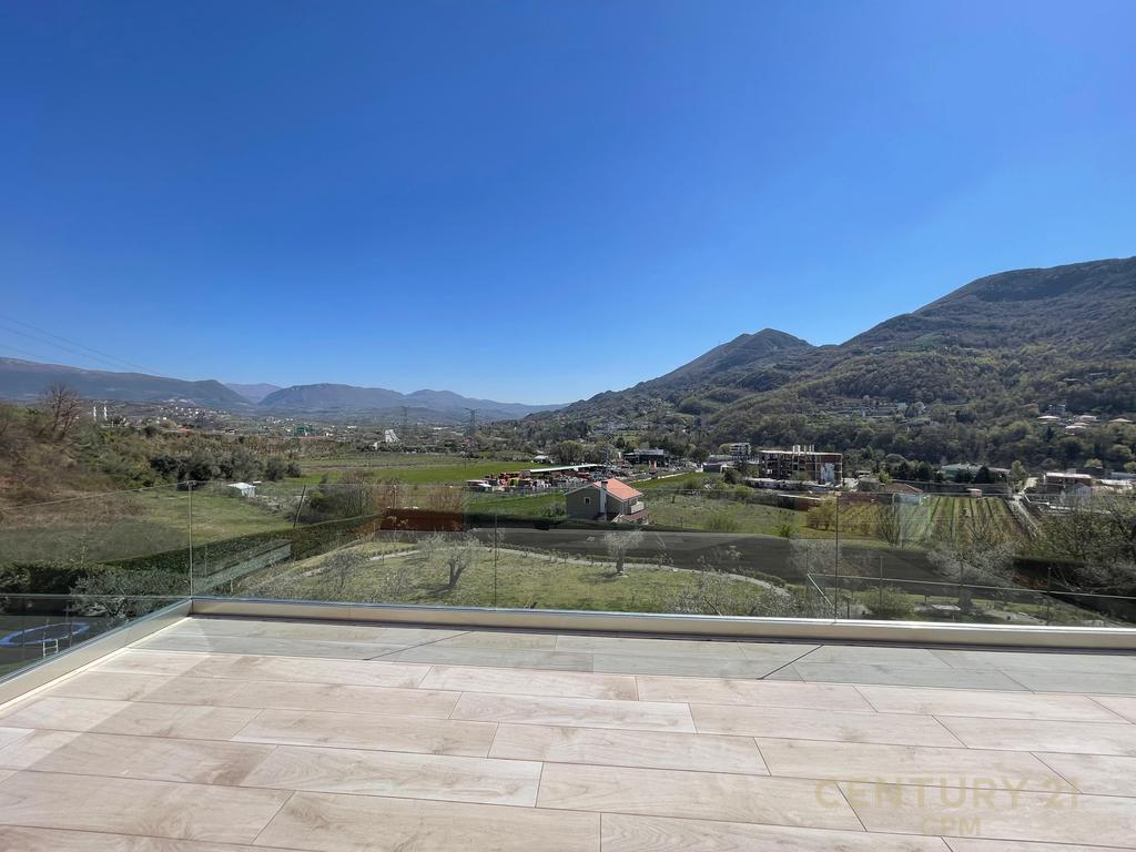 VILLA FOR RENT IN OLIVE GROVE!
