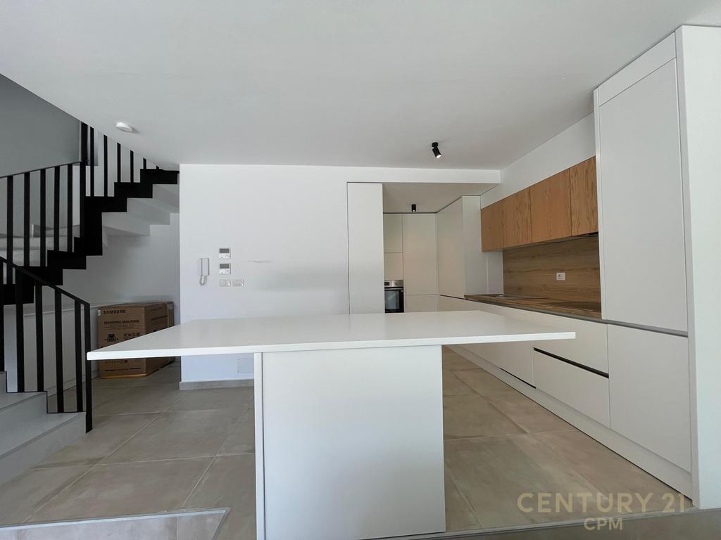 VILLA FOR RENT IN OLIVE GROVE!