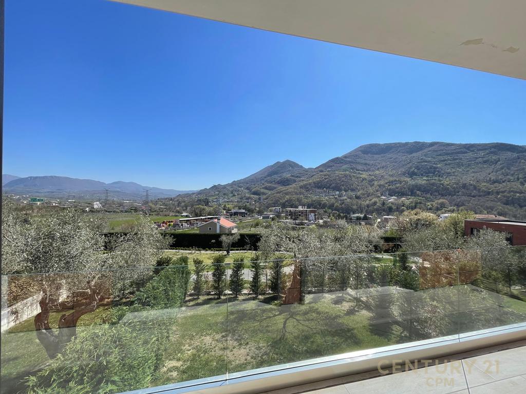 VILLA FOR RENT IN OLIVE GROVE!