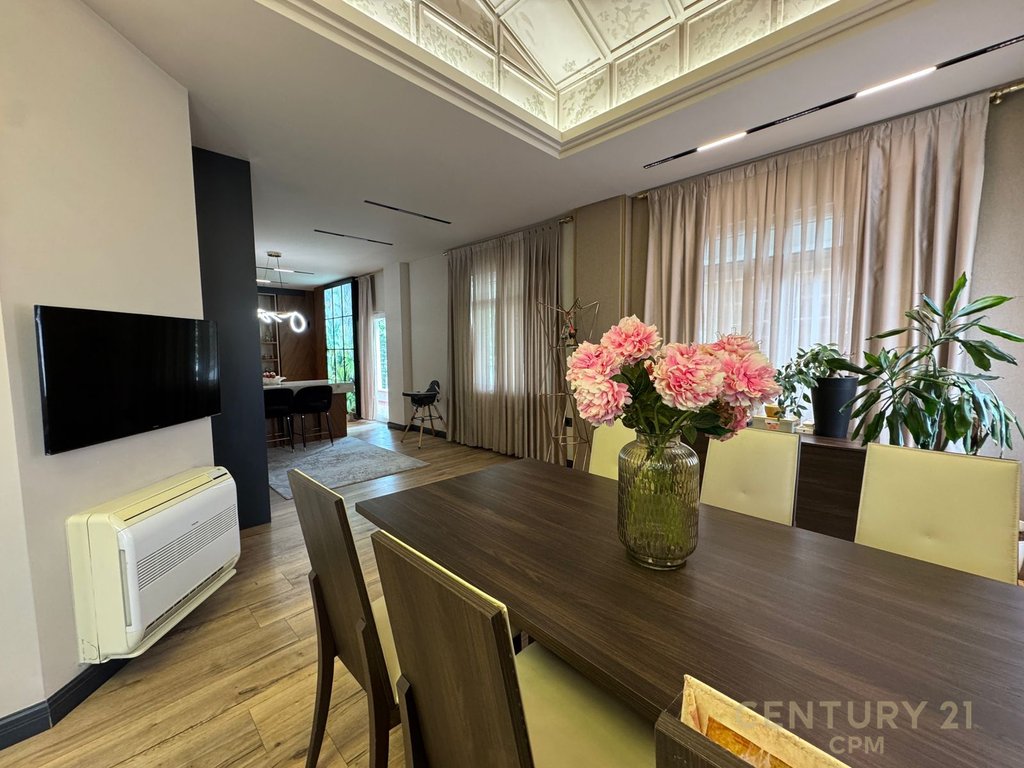 Individual villa with swimming pool for sale at Akacia Hills 2