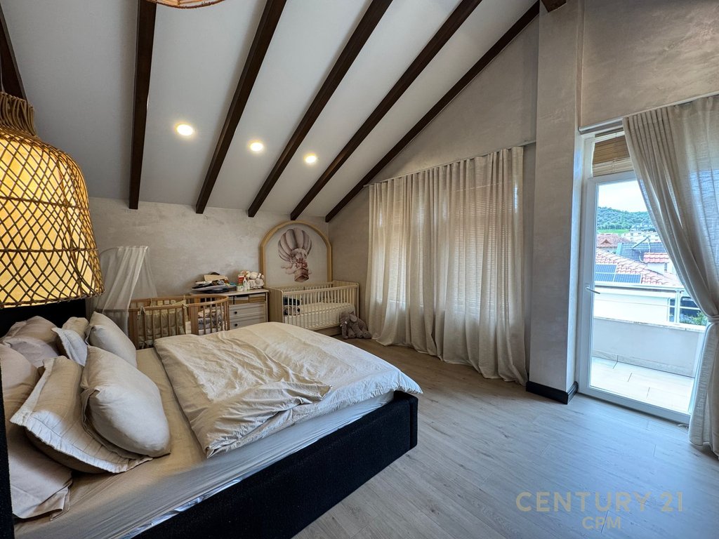 Individual villa with swimming pool for sale at Akacia Hills 2