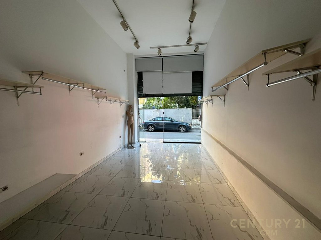COMMERCIAL SPACE FOR SALE, NEAR THE FORMER BLOCK!