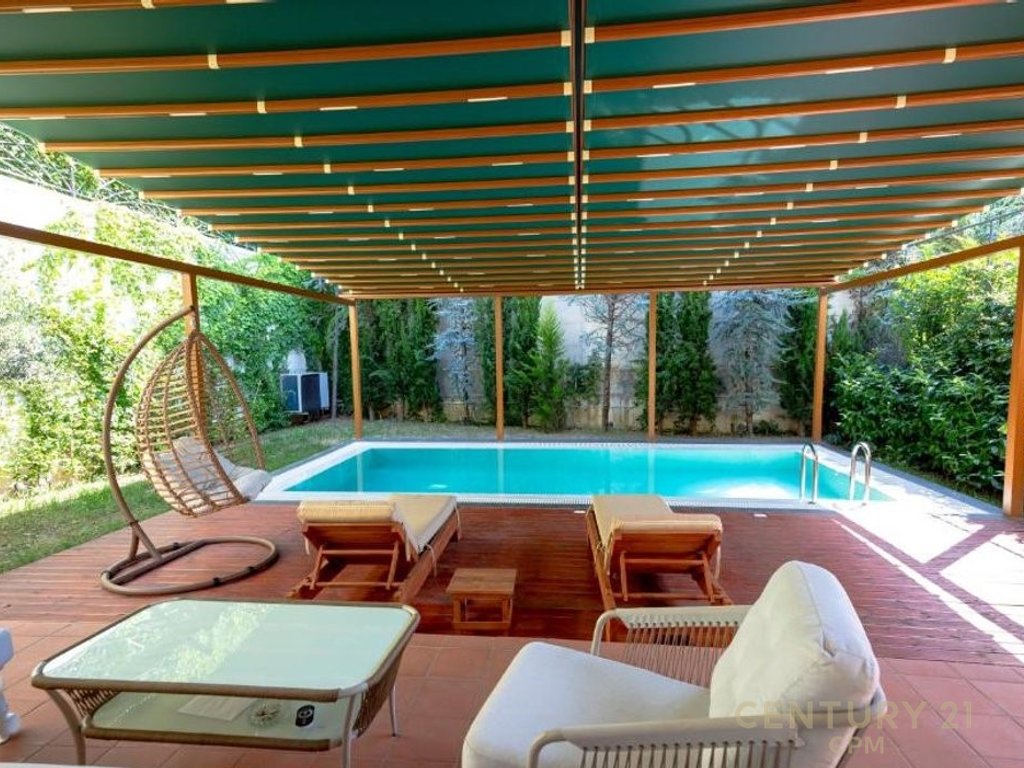 Luxurious Villa with Pool, Green Gate Residence