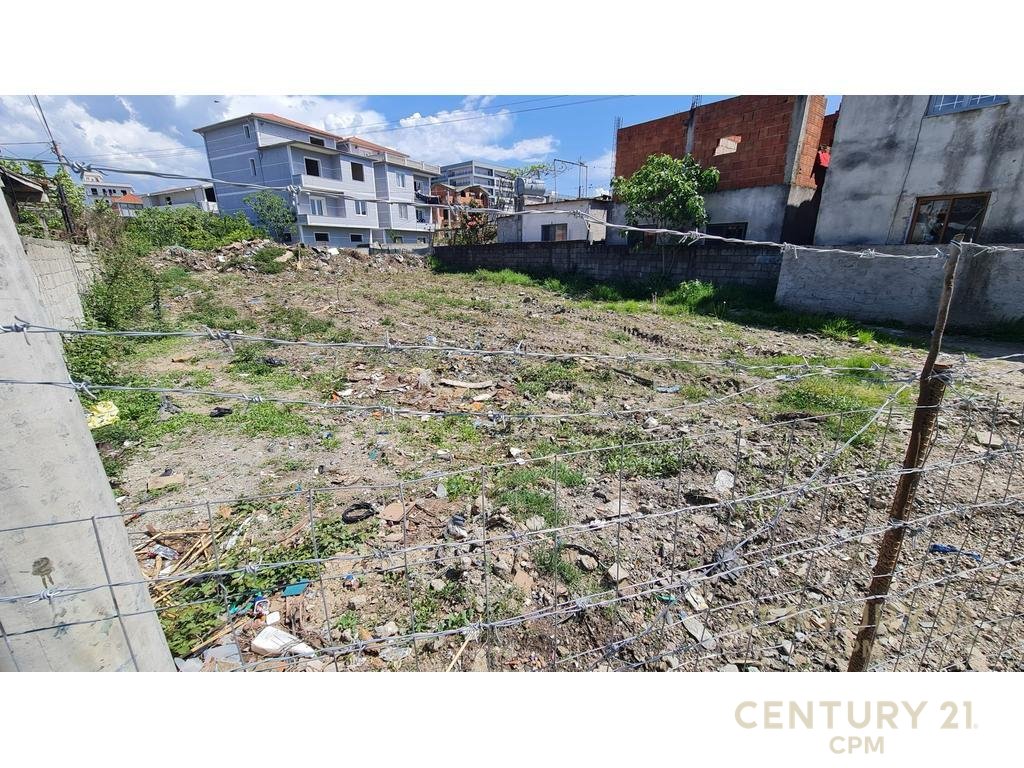 LAND FOR SALE IN KOMBINAT AREA 450 m2