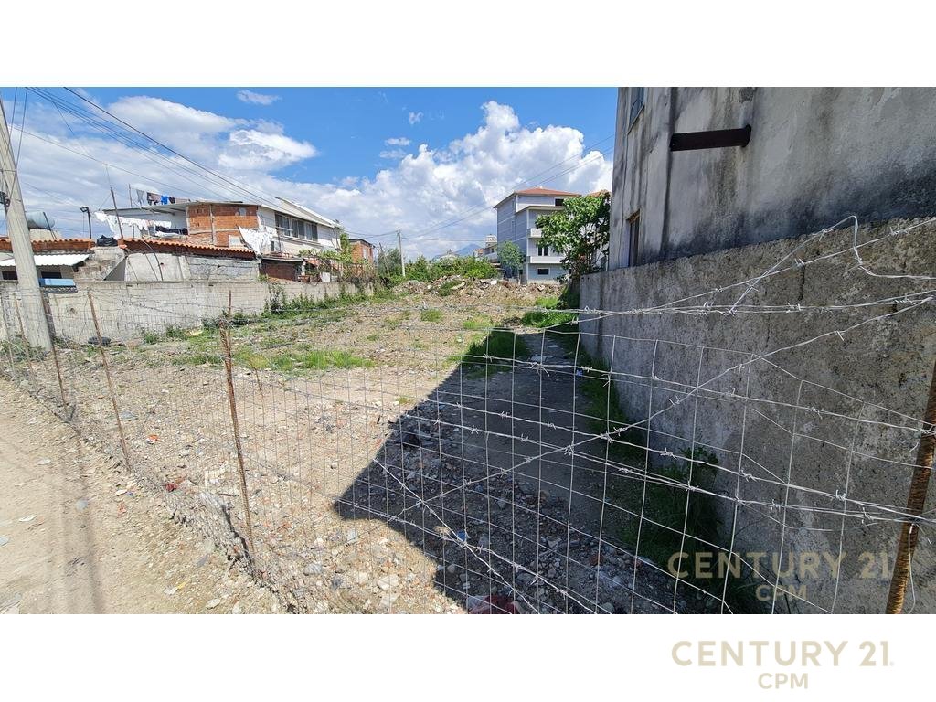LAND FOR SALE IN KOMBINAT AREA 450 m2