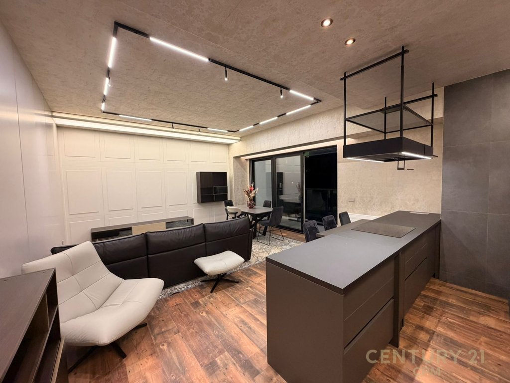 SHESIM SUPER APARTMENT AT AMBASSADOR 3!