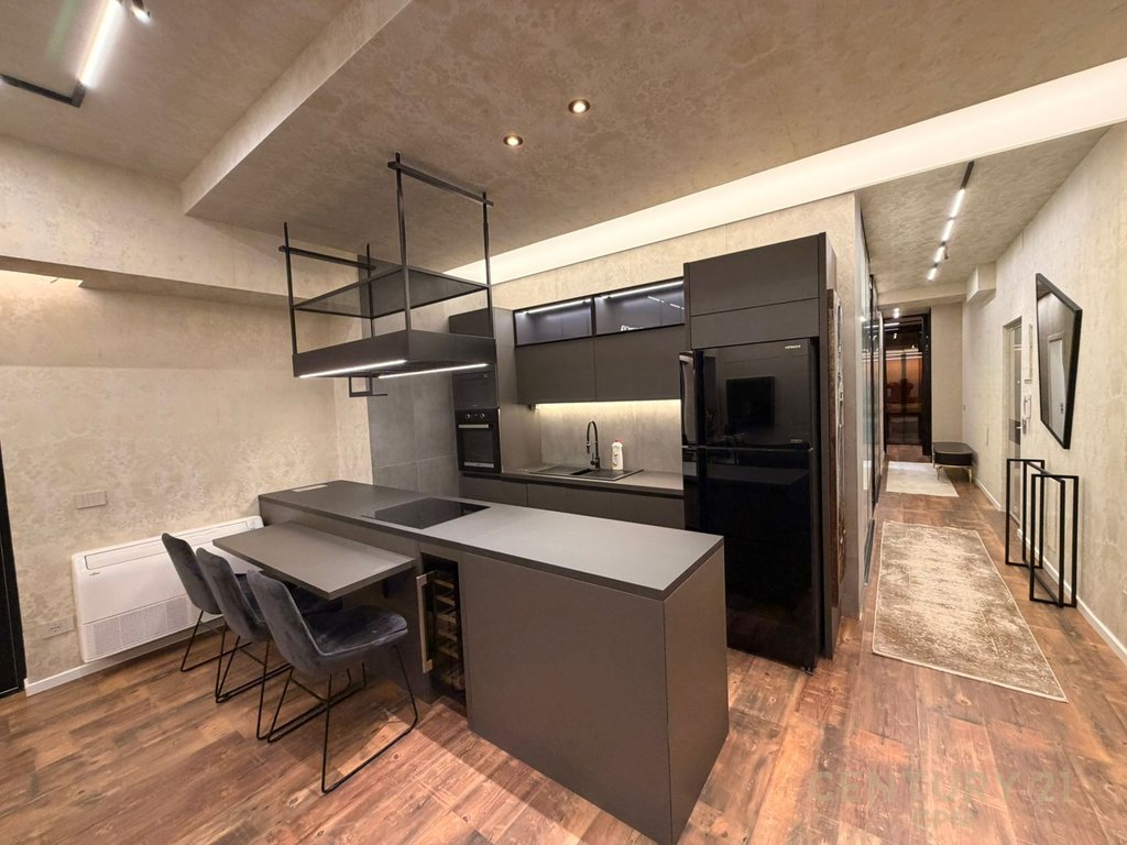 SHESIM SUPER APARTMENT AT AMBASSADOR 3!
