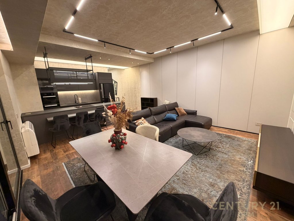SHESIM SUPER APARTMENT AT AMBASSADOR 3!