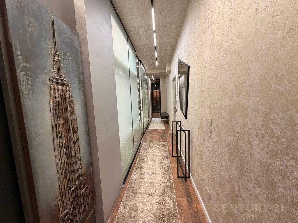 SHESIM SUPER APARTMENT AT AMBASSADOR 3!
