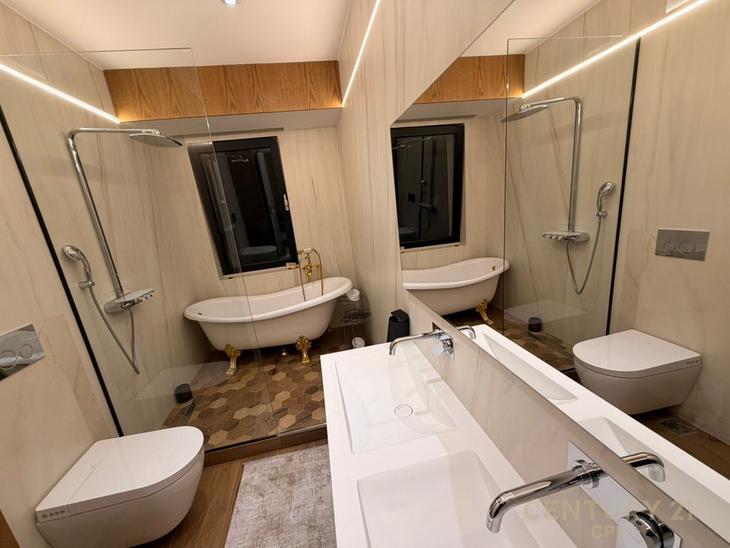 SHESIM SUPER APARTMENT AT AMBASSADOR 3!
