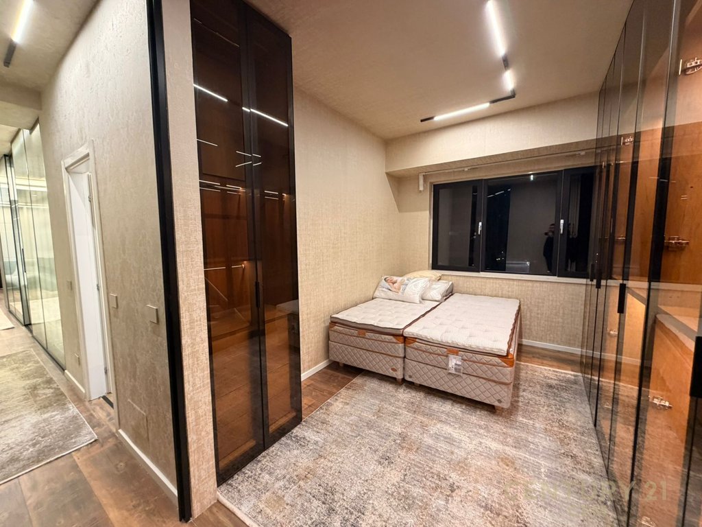 SHESIM SUPER APARTMENT AT AMBASSADOR 3!