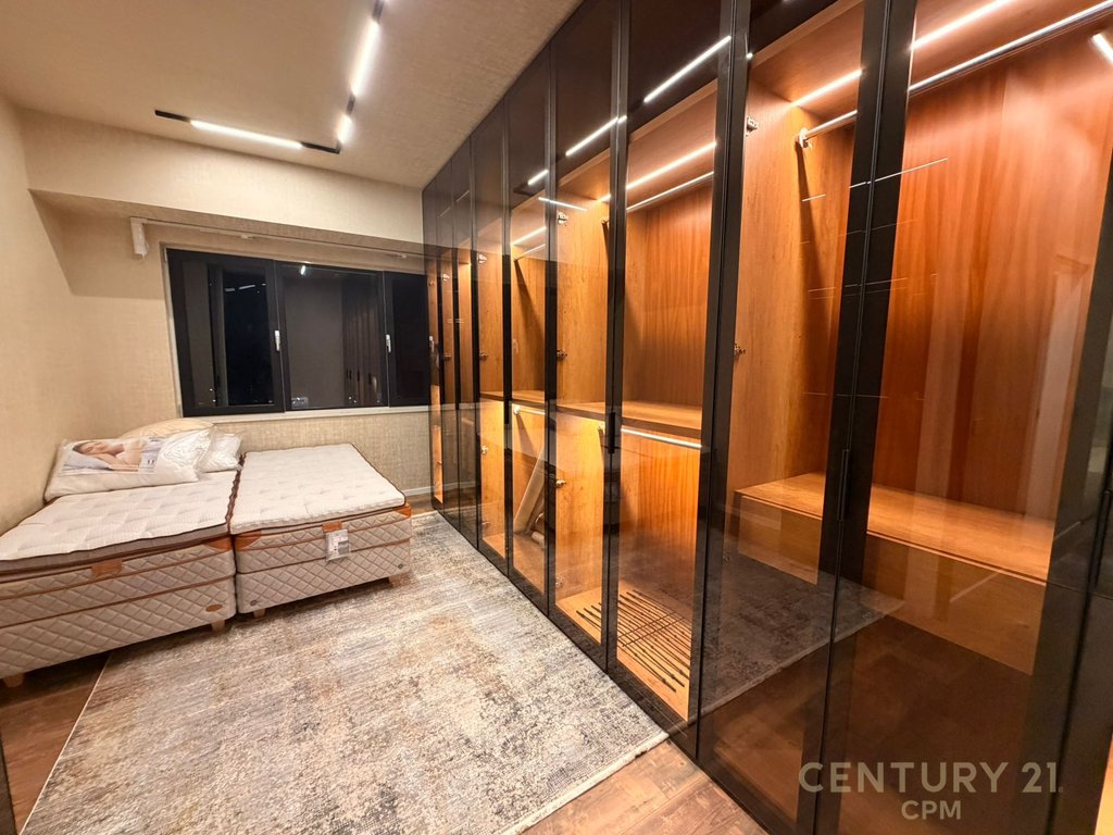 SHESIM SUPER APARTMENT AT AMBASSADOR 3!