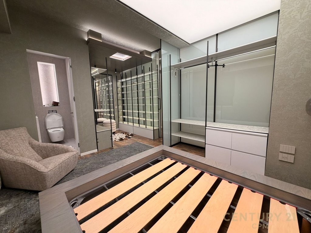 SHESIM SUPER APARTMENT AT AMBASSADOR 3!