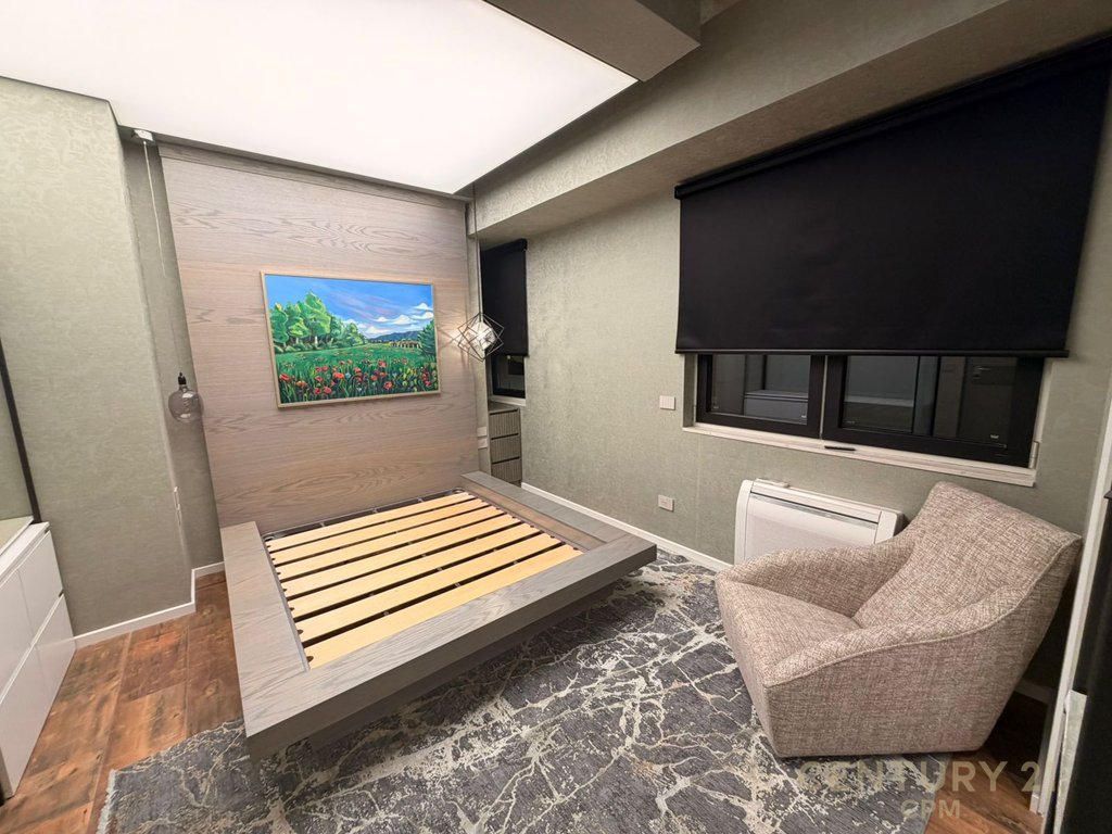 SHESIM SUPER APARTMENT AT AMBASSADOR 3!