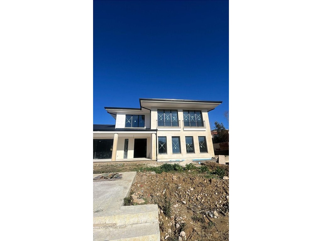 Villa for sale near Rolling Hills Luxury Residences!!