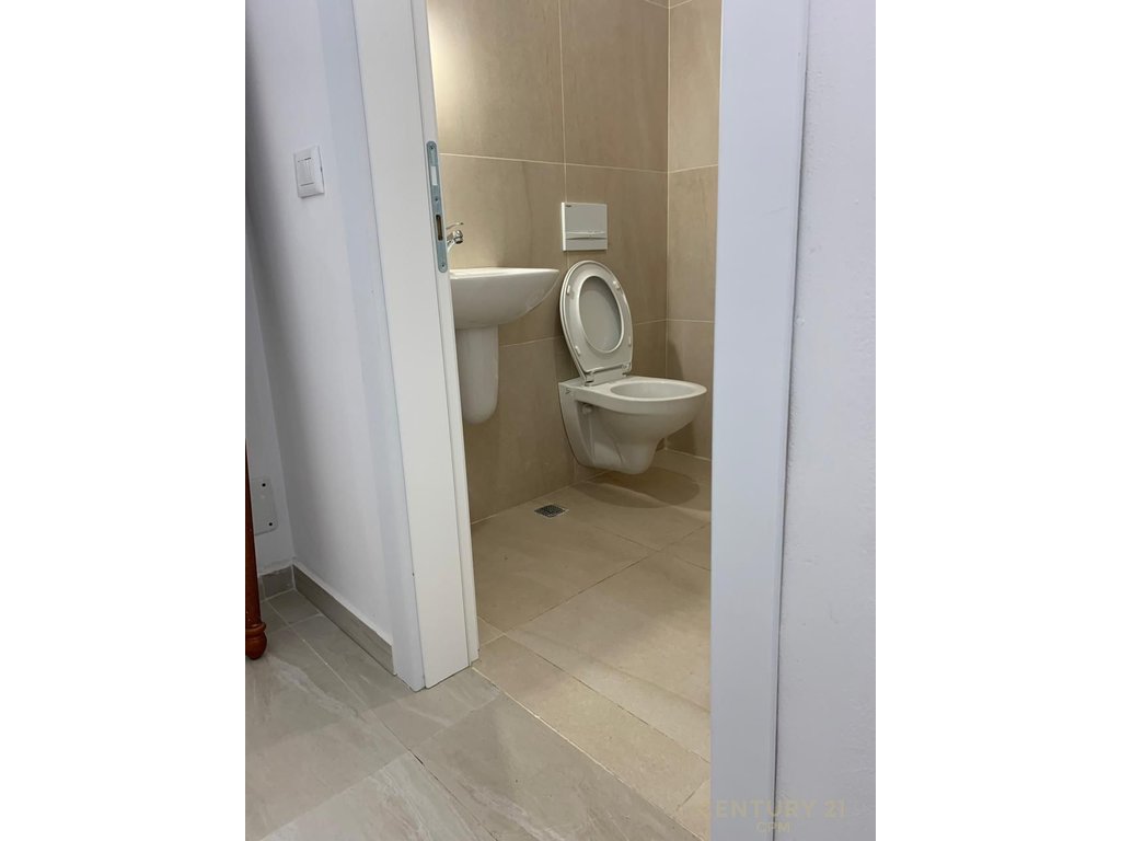 PARIS MUNICIPALITY OFFERS BUSINESS PREMISES FOR RENT GROUND FLOOR