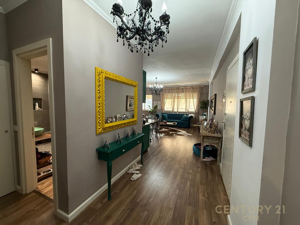 IN THE MUNICIPALITY OF PARIS NEAR KRISTAL CENTER WE OFFER A 2+1 APARTMENT FOR RENT