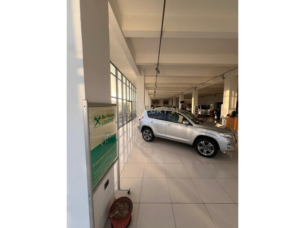 Ambient Komercial për Qira në Autostradën Tiranë - Durrës !