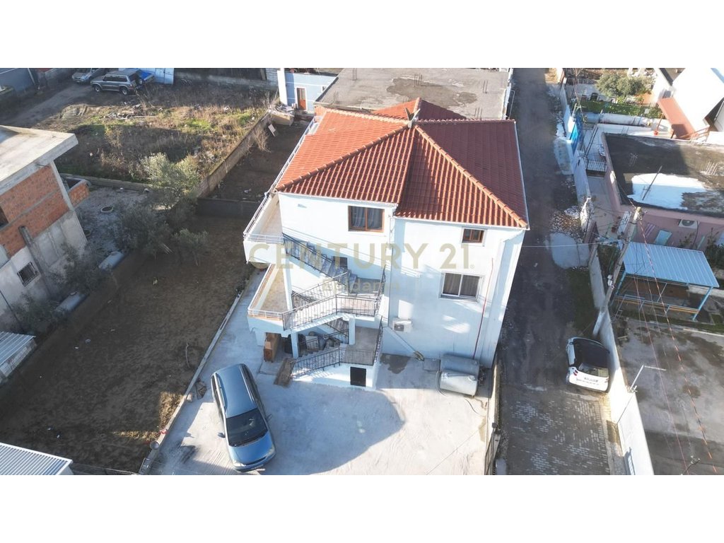 3-STOREY VILLA FOR SALE IN THE EX-KENETE!!