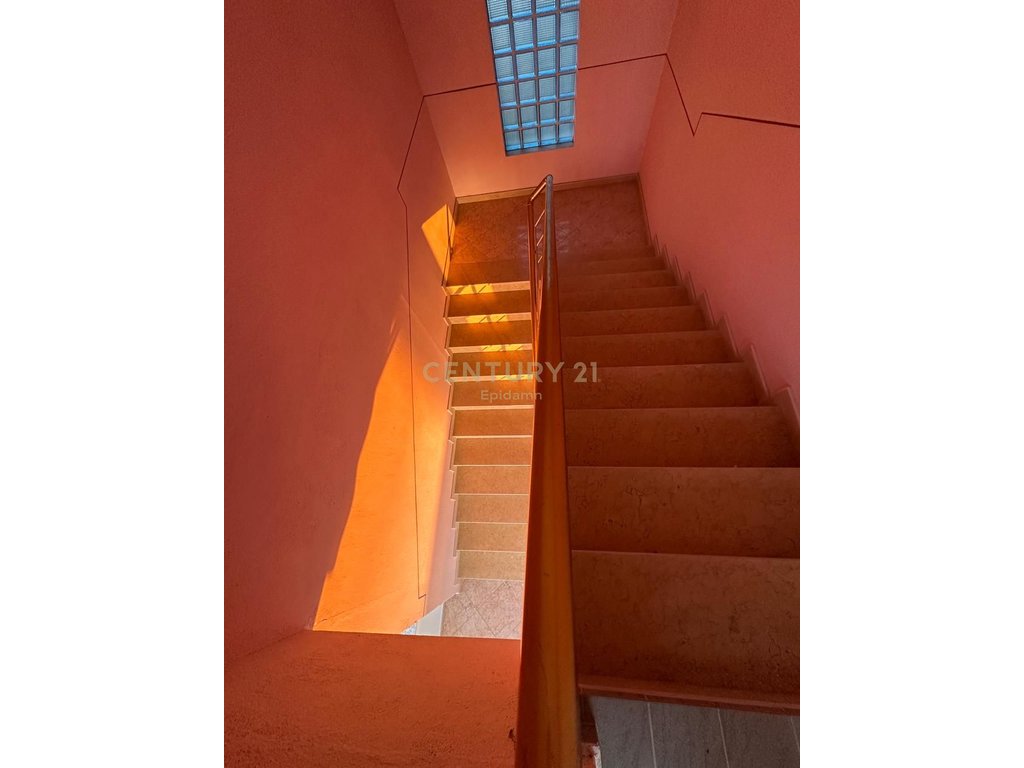 Villa for Sale in Arapaj