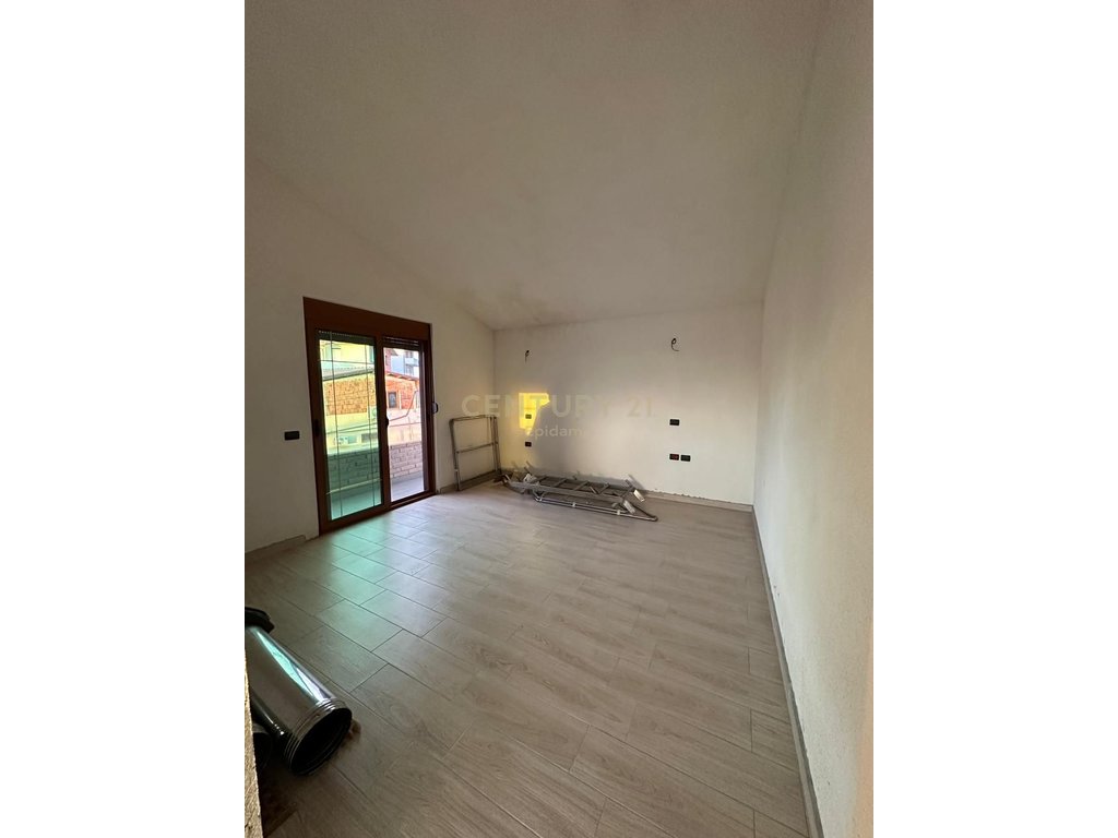 Villa for Sale in Arapaj