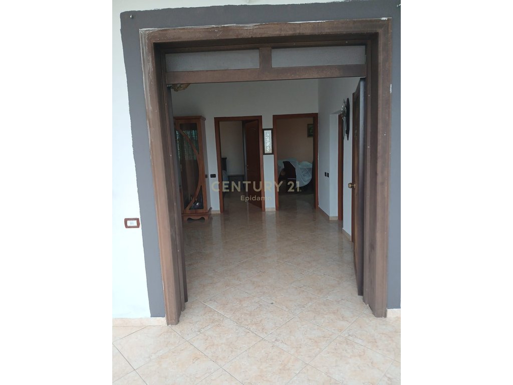 Villa for Sale in Arapaj