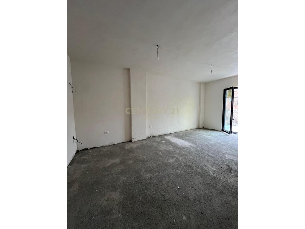 BUSINESS PREMISES FOR RENT ON ANDON NACI STREET!