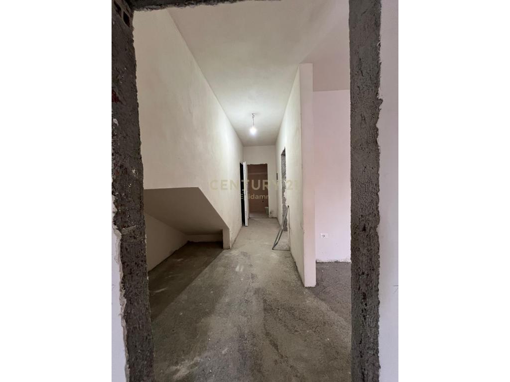 BUSINESS PREMISES FOR RENT ON ANDON NACI STREET!