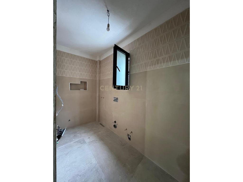 BUSINESS PREMISES FOR RENT ON ANDON NACI STREET!
