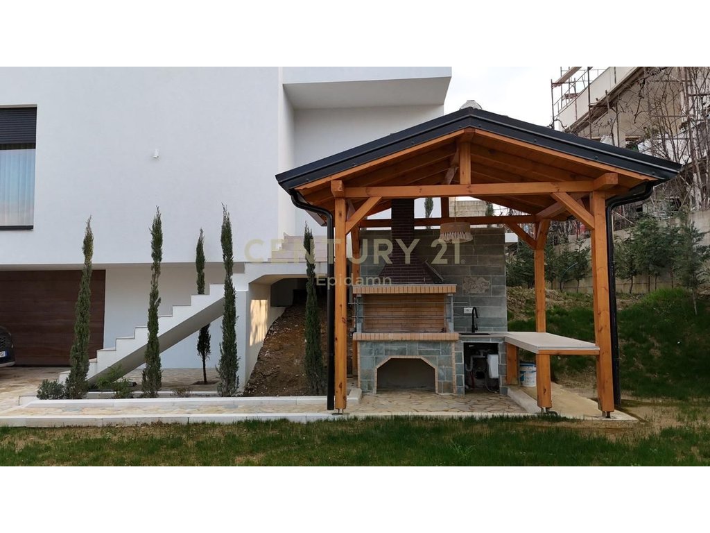 SUPER HOUSE FOR RENT IN PASKUQAN!