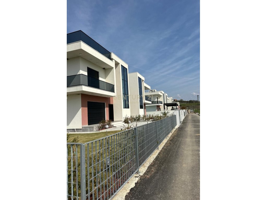 EXCLUSIVE! INDIVIDUAL VILLA WITH POOL FOR SALE IN LALZ BAY! 340,000€